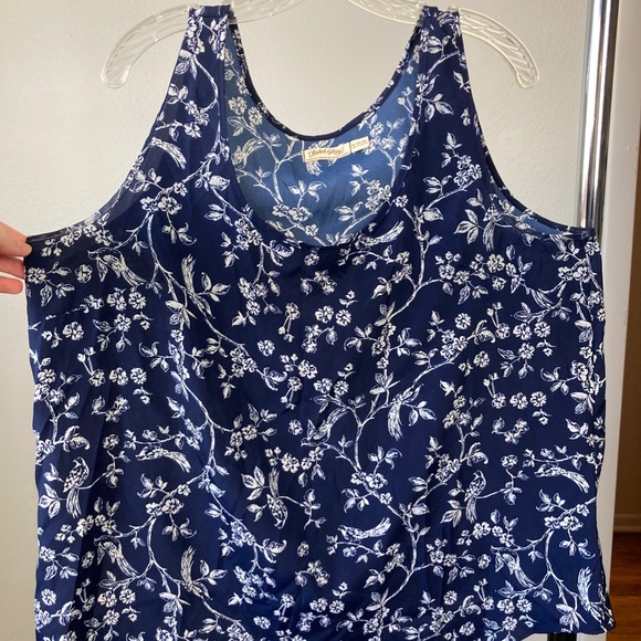 Blue Tank with White Flowers - Picture 3 of 4